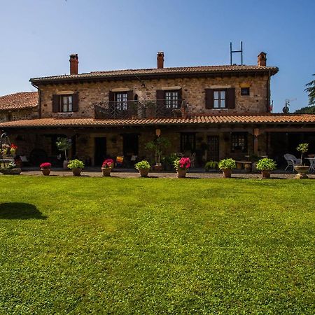 Posada Real La Montanesa Corrales De Buelna Esterno foto