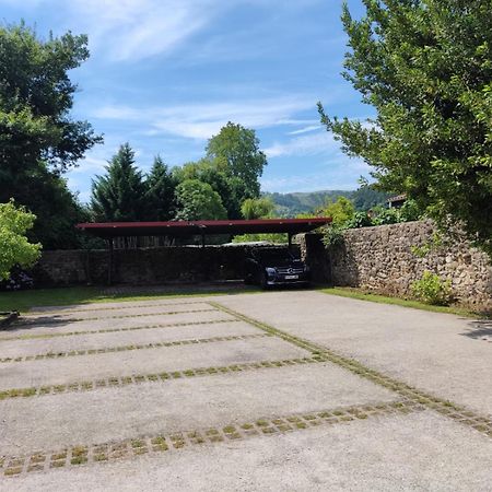 Posada Real La Montanesa Corrales De Buelna Esterno foto