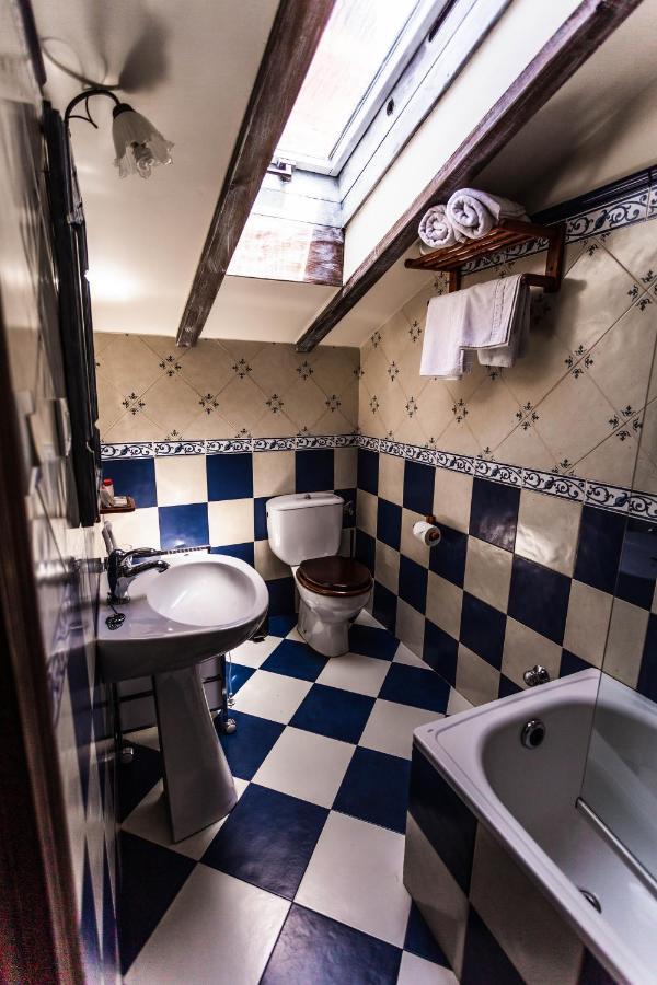 Posada Real La Montanesa Corrales De Buelna Esterno foto