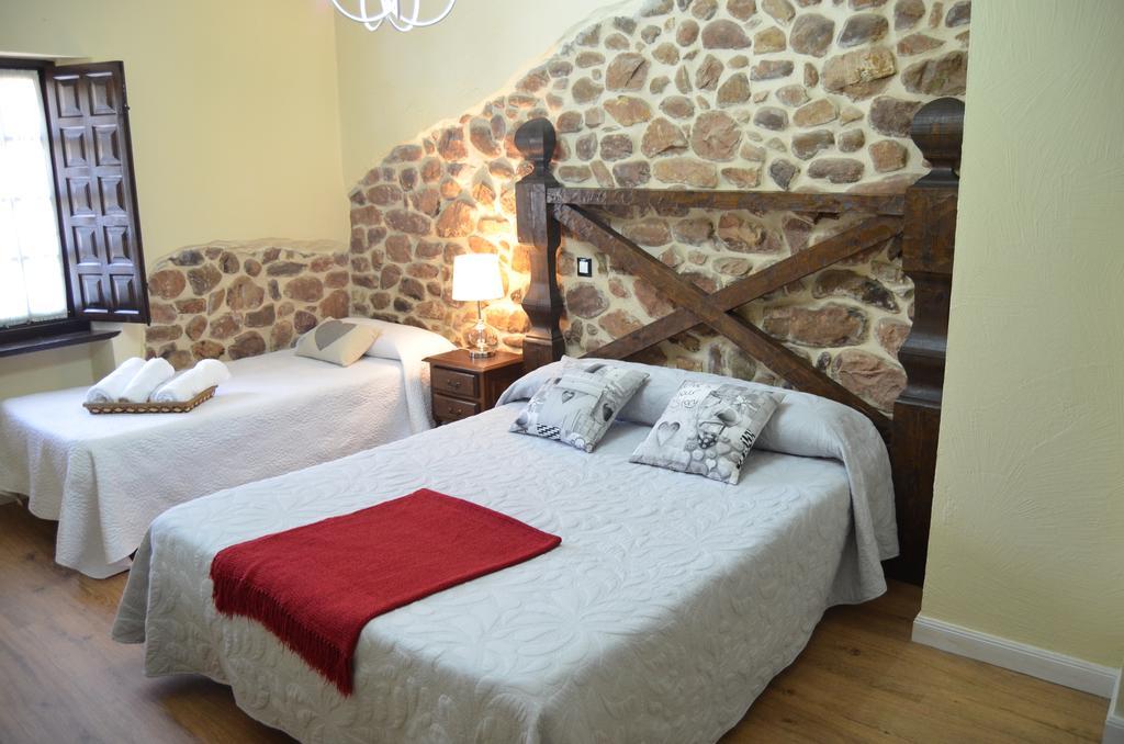Posada Real La Montanesa Corrales De Buelna Esterno foto
