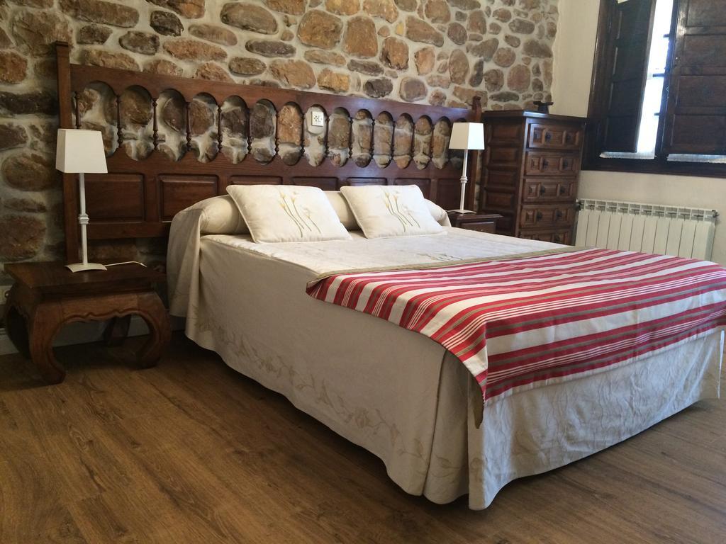 Posada Real La Montanesa Corrales De Buelna Esterno foto