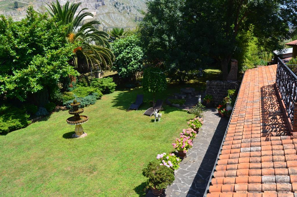 Posada Real La Montanesa Corrales De Buelna Esterno foto