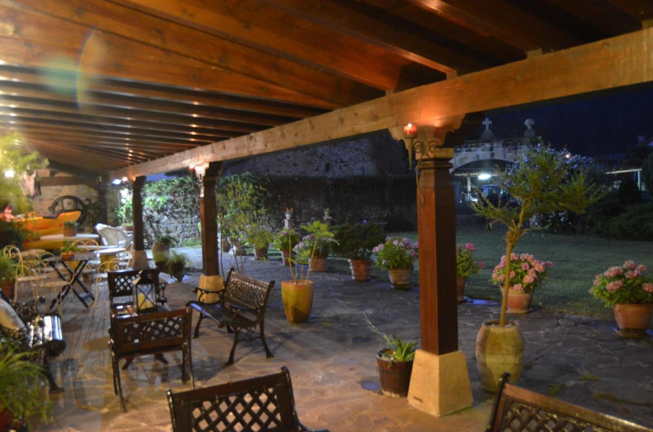 Posada Real La Montanesa Corrales De Buelna Esterno foto